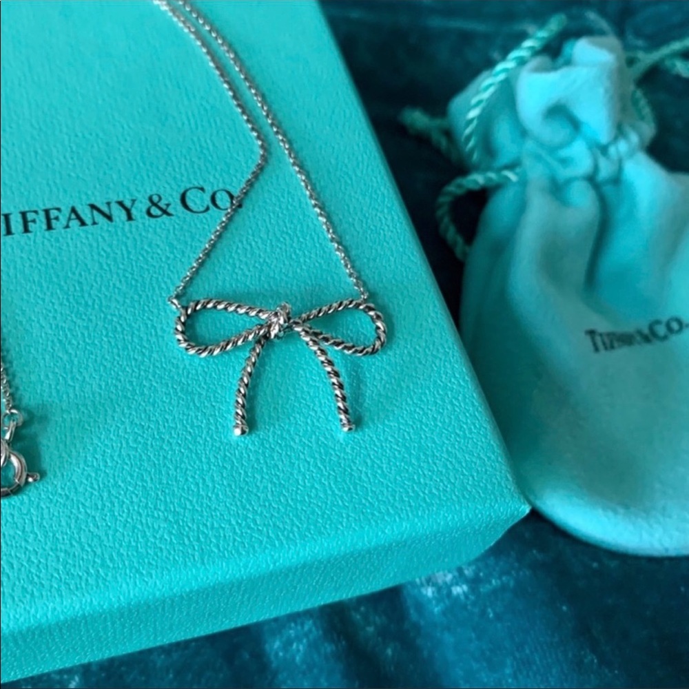 Tiffany Discontinued Silver Bow Necklace - Picture 1 of 3